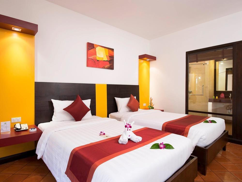 Seasons Naiharn Phuket