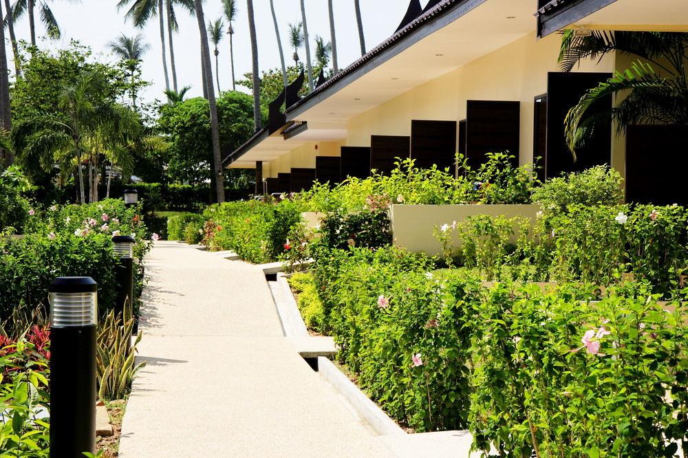 Seasons Naiharn Phuket Hotel Nai Harn