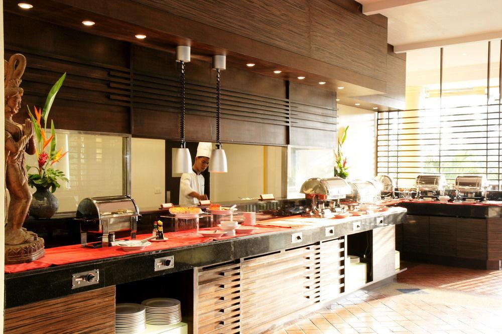 Seasons Naiharn Phuket 3*