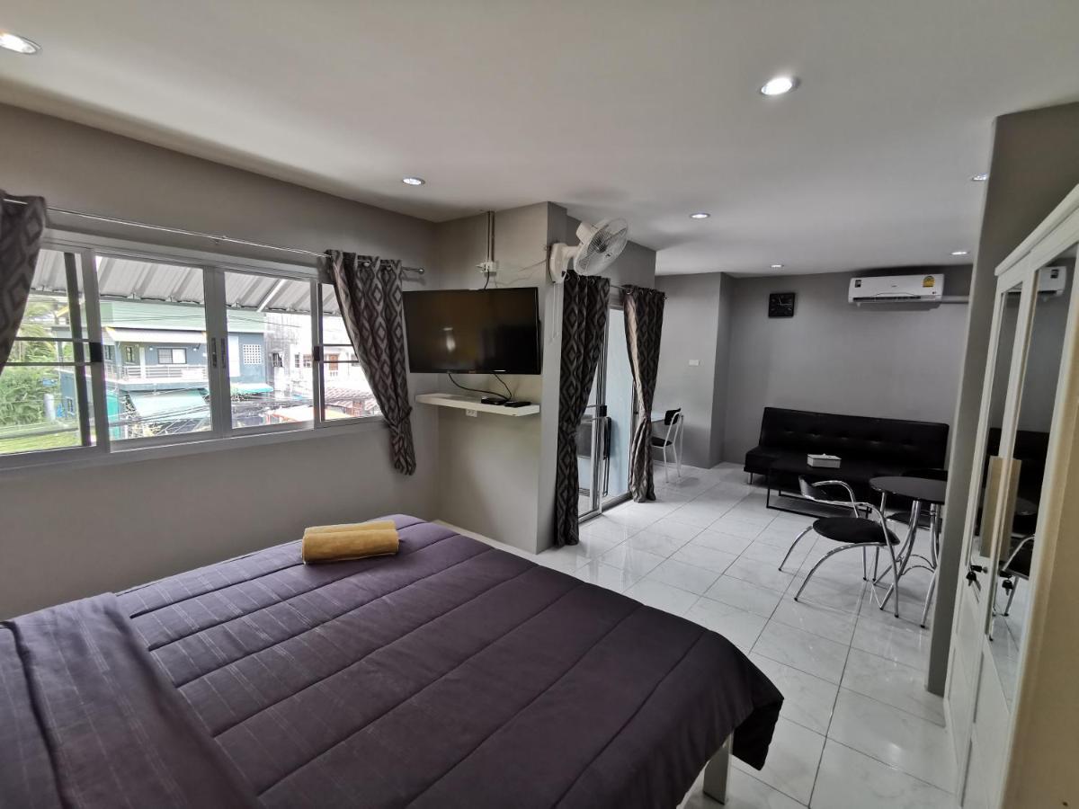 Studio Apartment *
