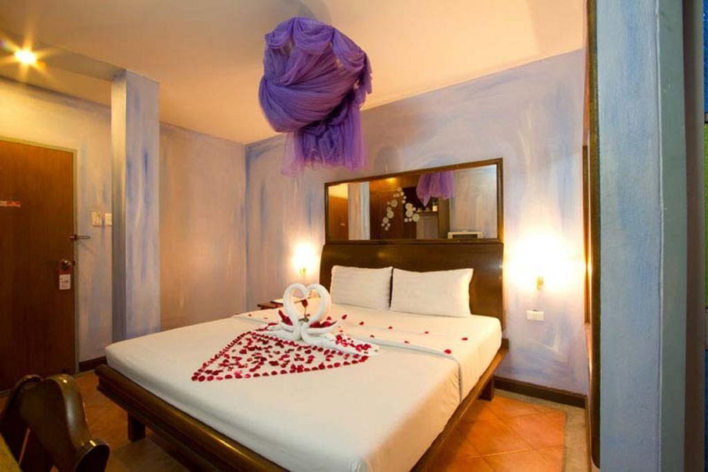 Club One Seven Phuket Guest house