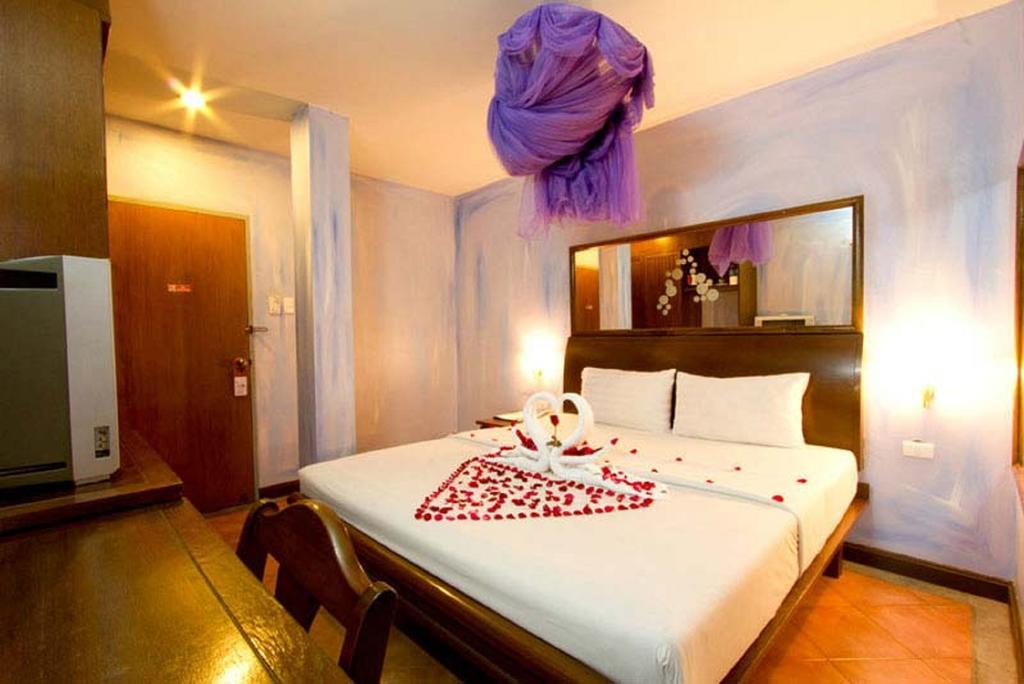 Guest house Club One Seven Phuket 3*