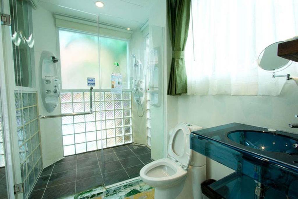 Club One Seven Phuket Guest house