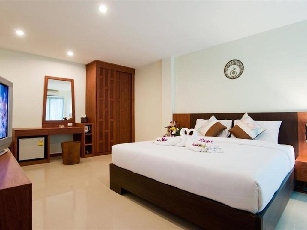 Deva Patong 3*