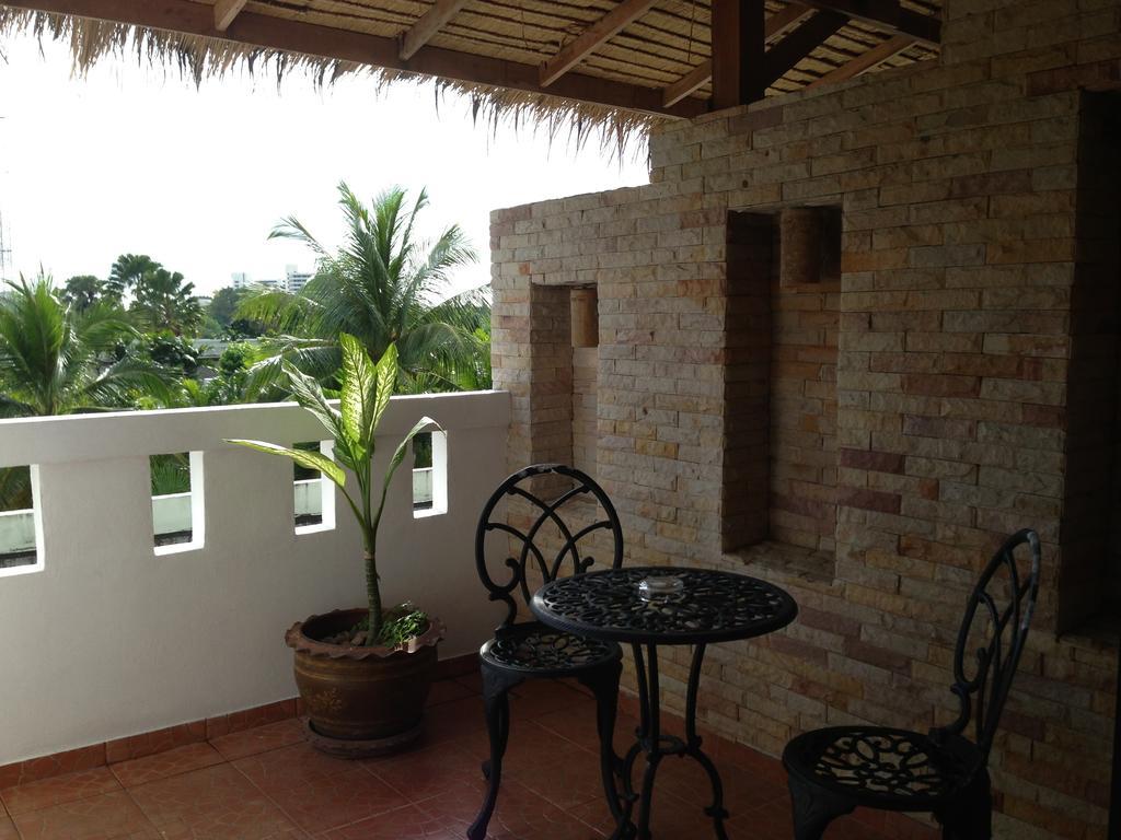 Hotel Karon Pool