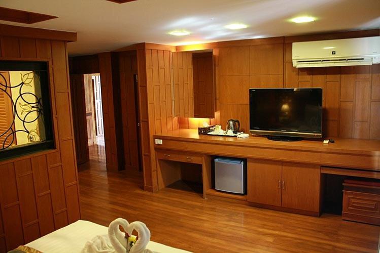 Renoir Boutique Hotel 3*