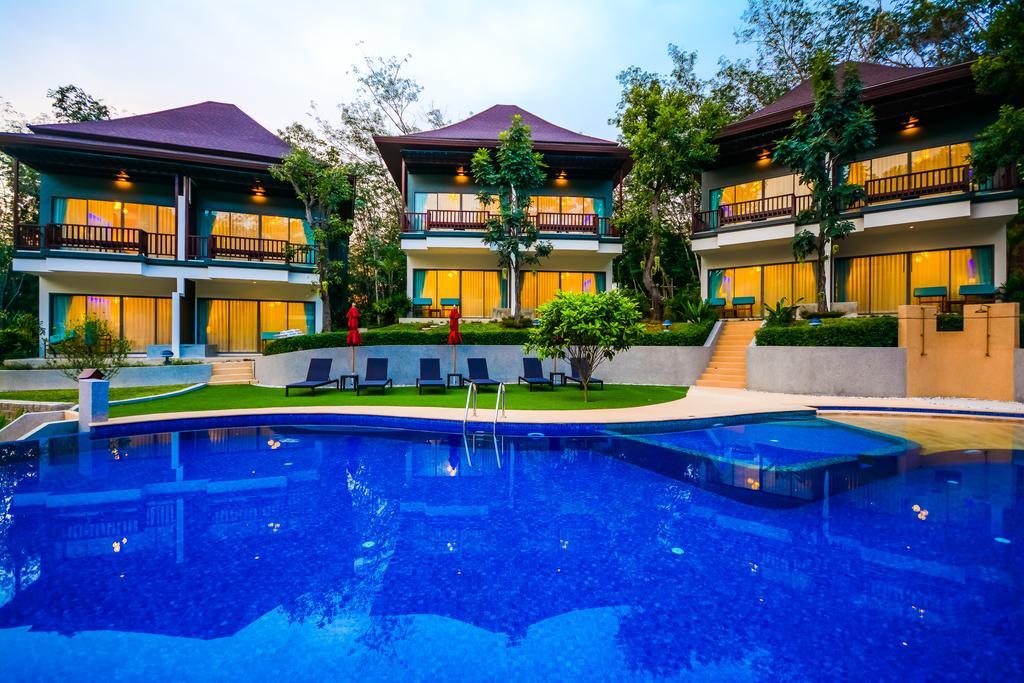 Resort Crystal Wild Phuket 4*