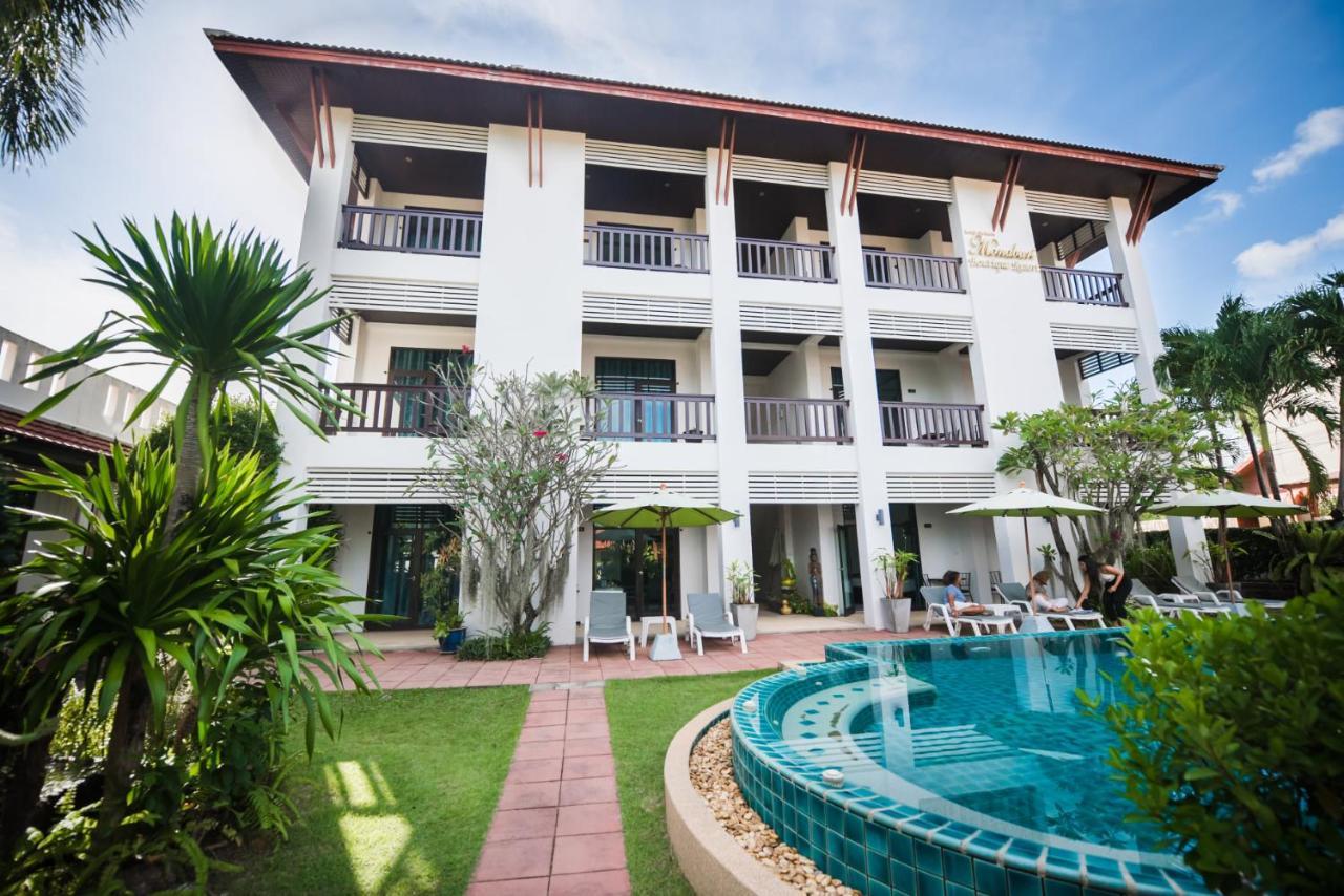 Monaburi Boutique