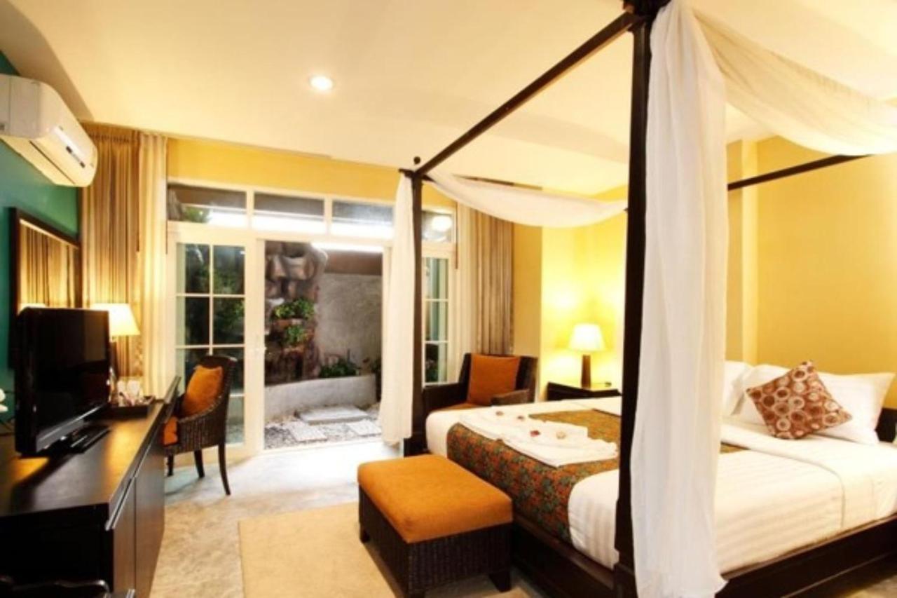 Hotel Baan Phuanda Phuket
