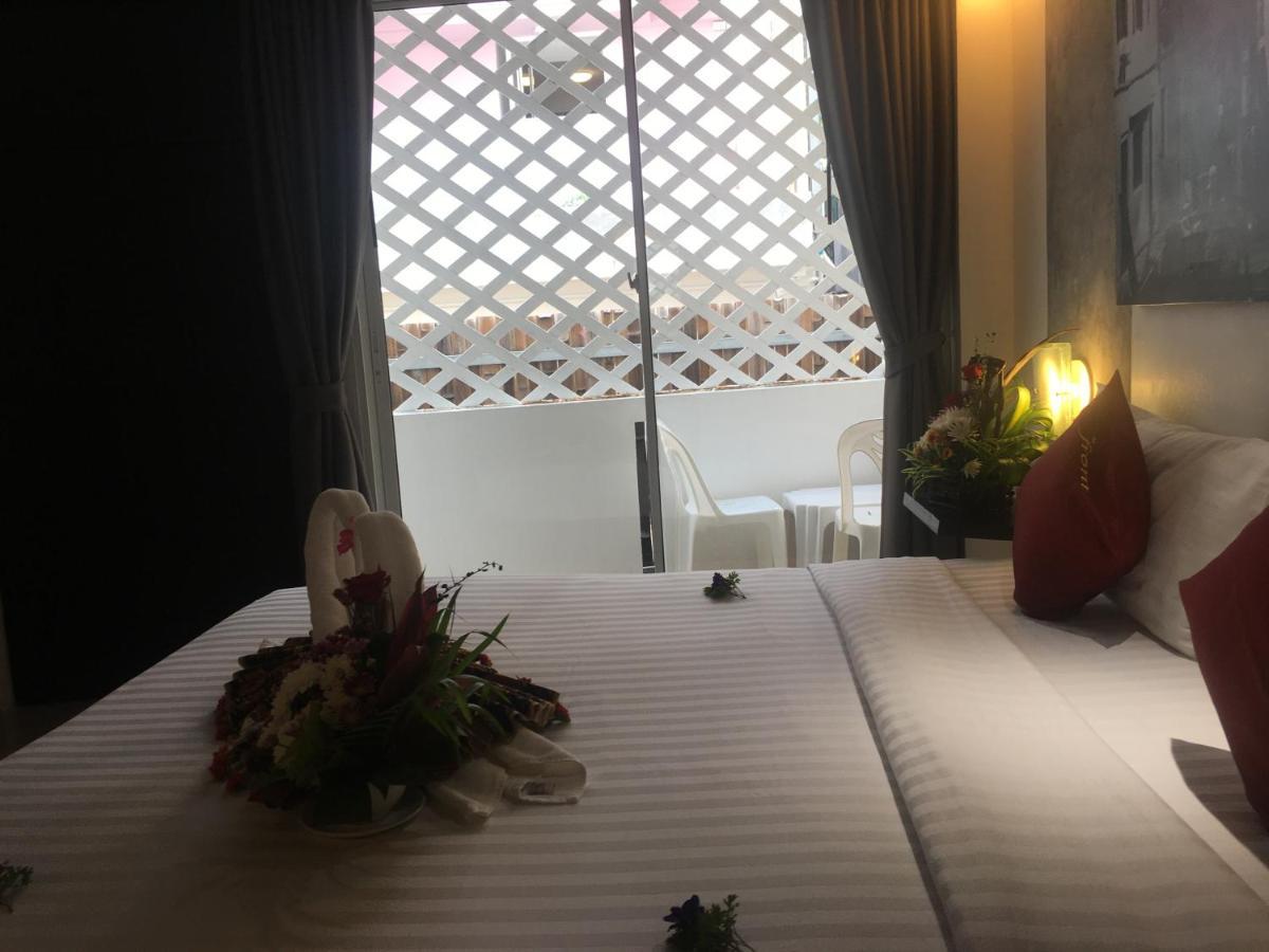 Hotel The Front And Patong