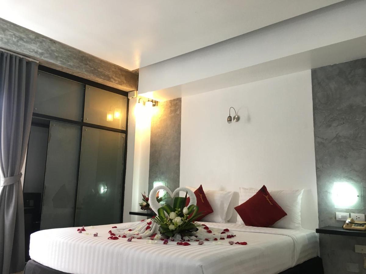 Hotel The Front And