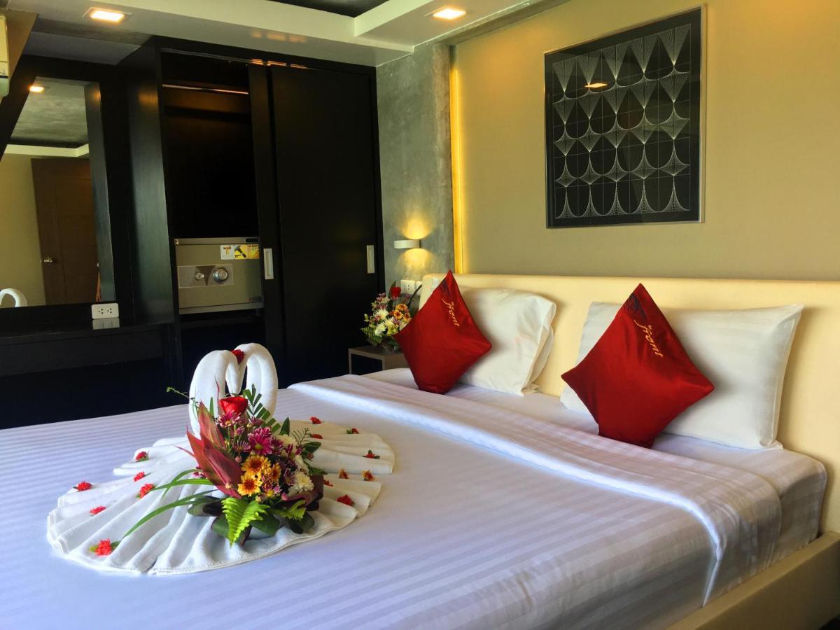 Hotel The Front And Patong