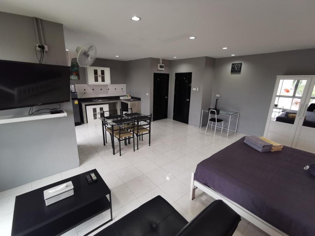 Studio Apartment *