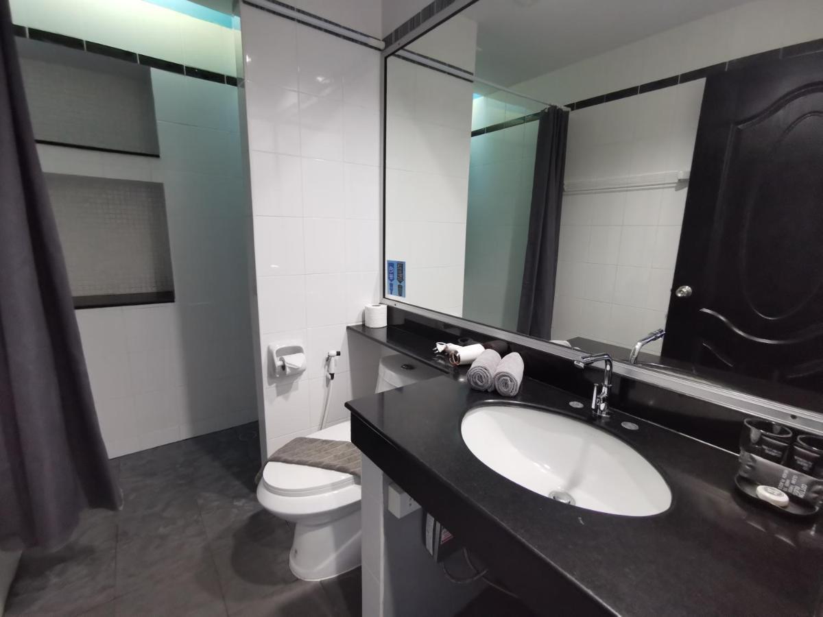 Studio Apartment *
