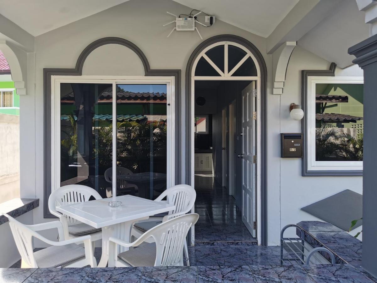 Studio Apartment Karon