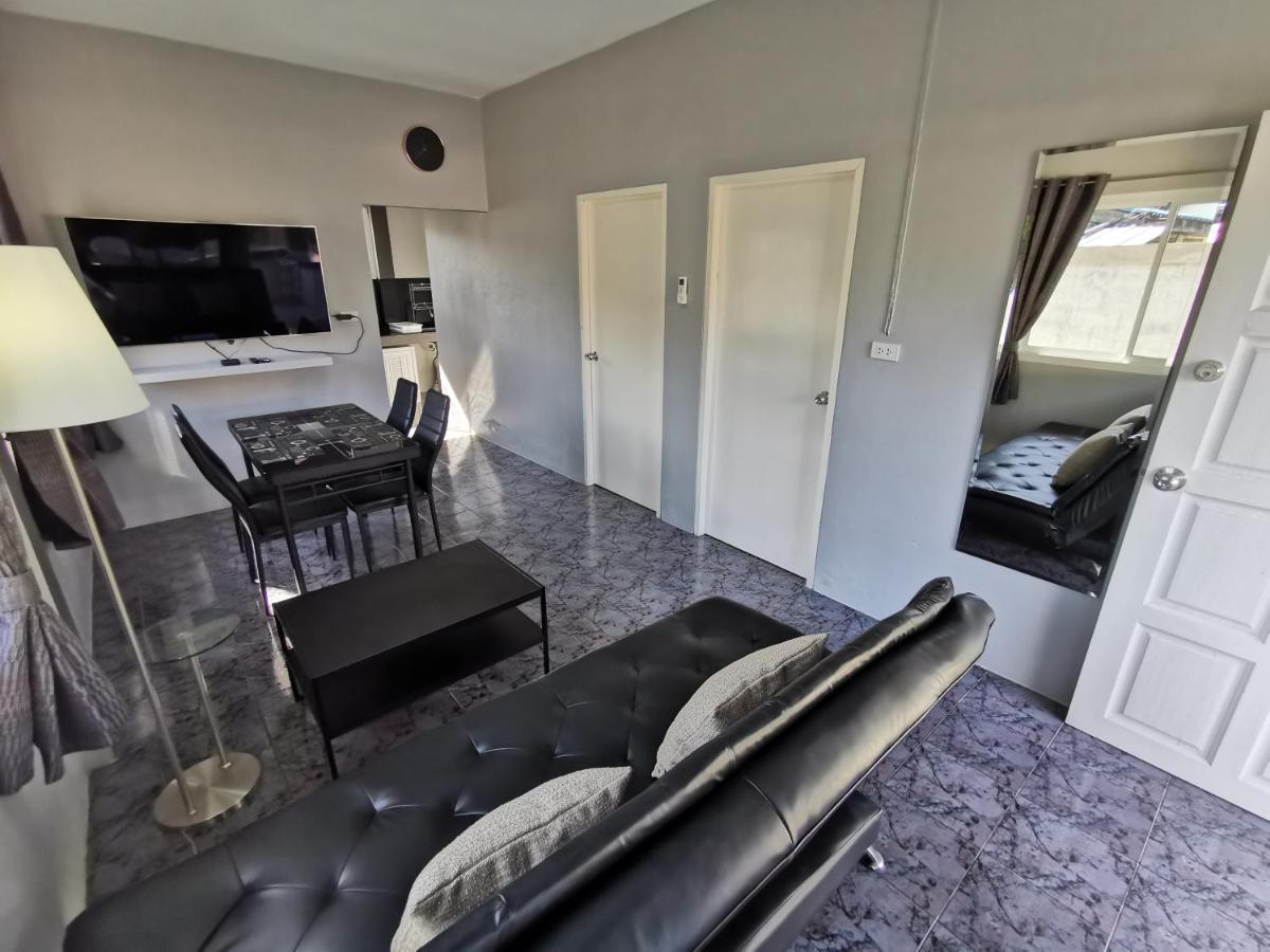 Studio Apartment *