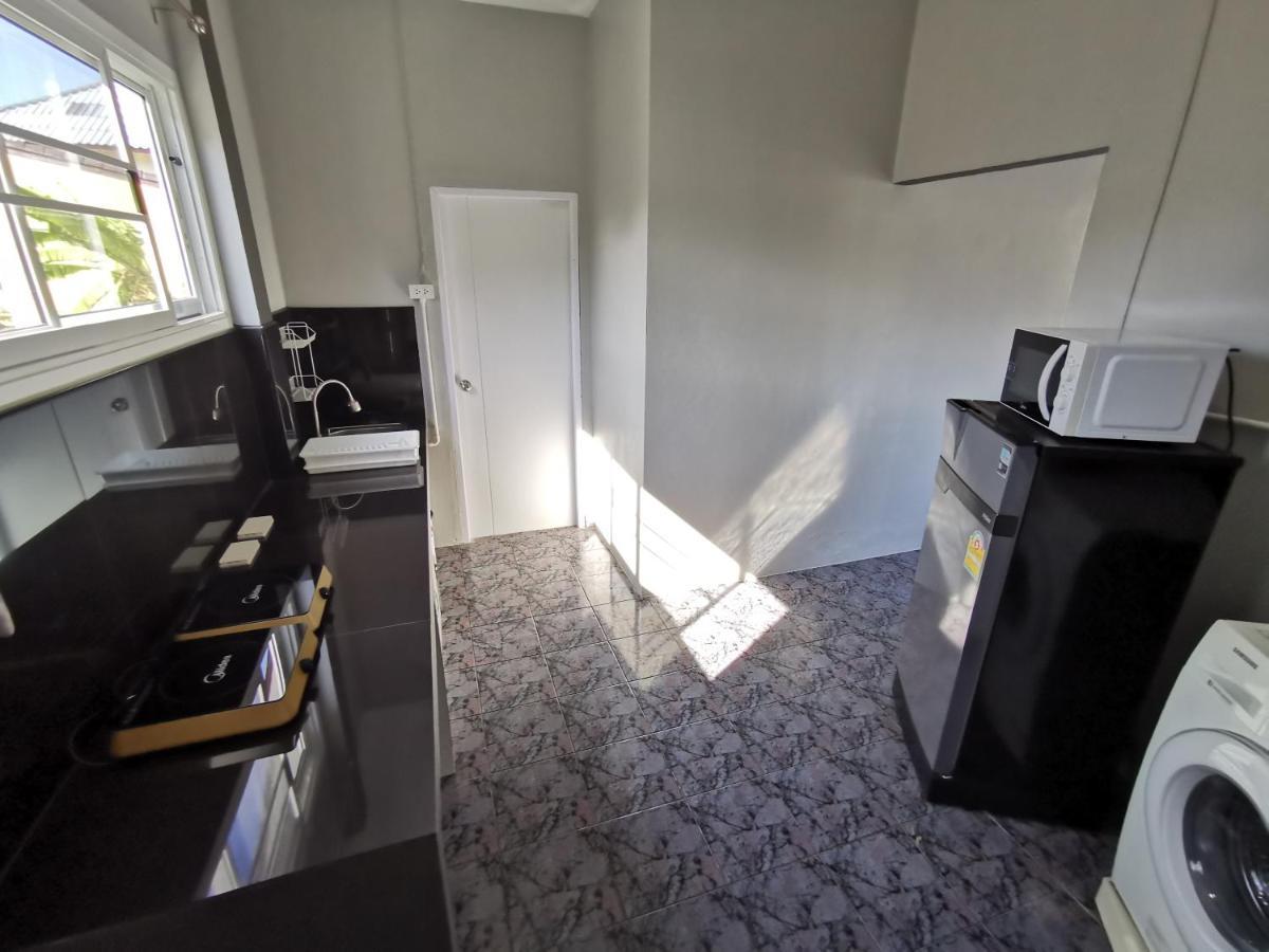 Studio Apartment *