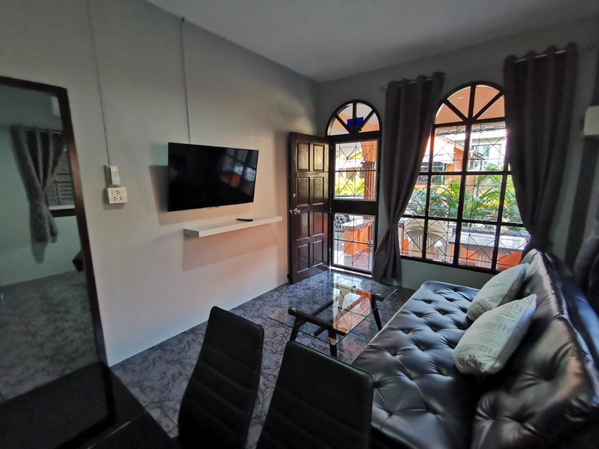 Studio Apartment *