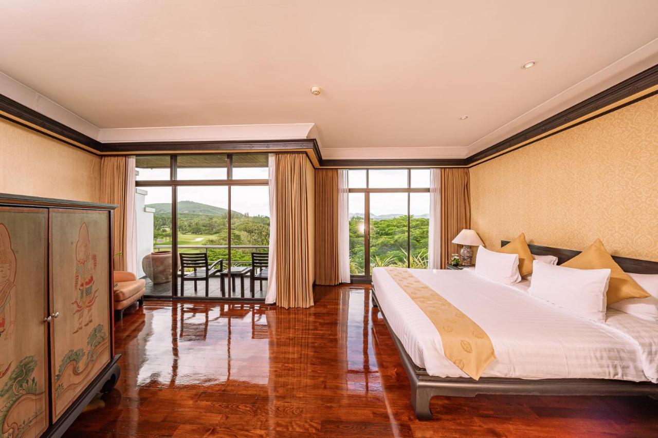 Blue Canyon Country Club Hotel *
