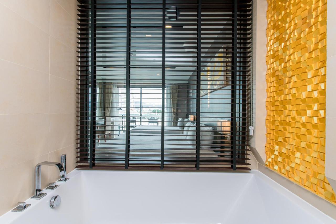 Holiday home With Hot Tub Bath In Front Pa Tong *