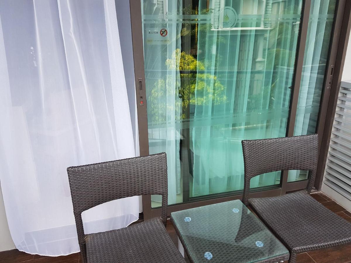 Holiday home With Hot Tub Bath In Front Pa Tong