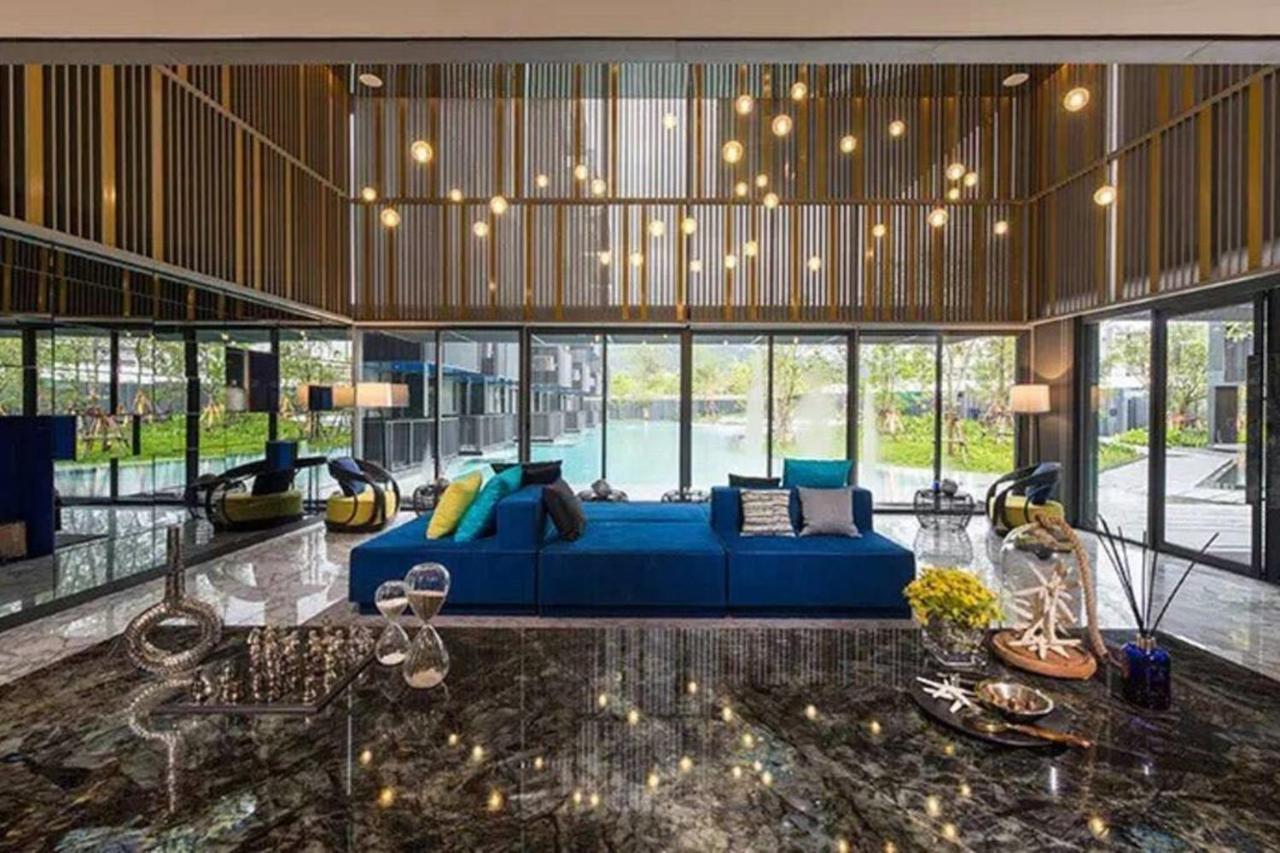 The Deck By Vip