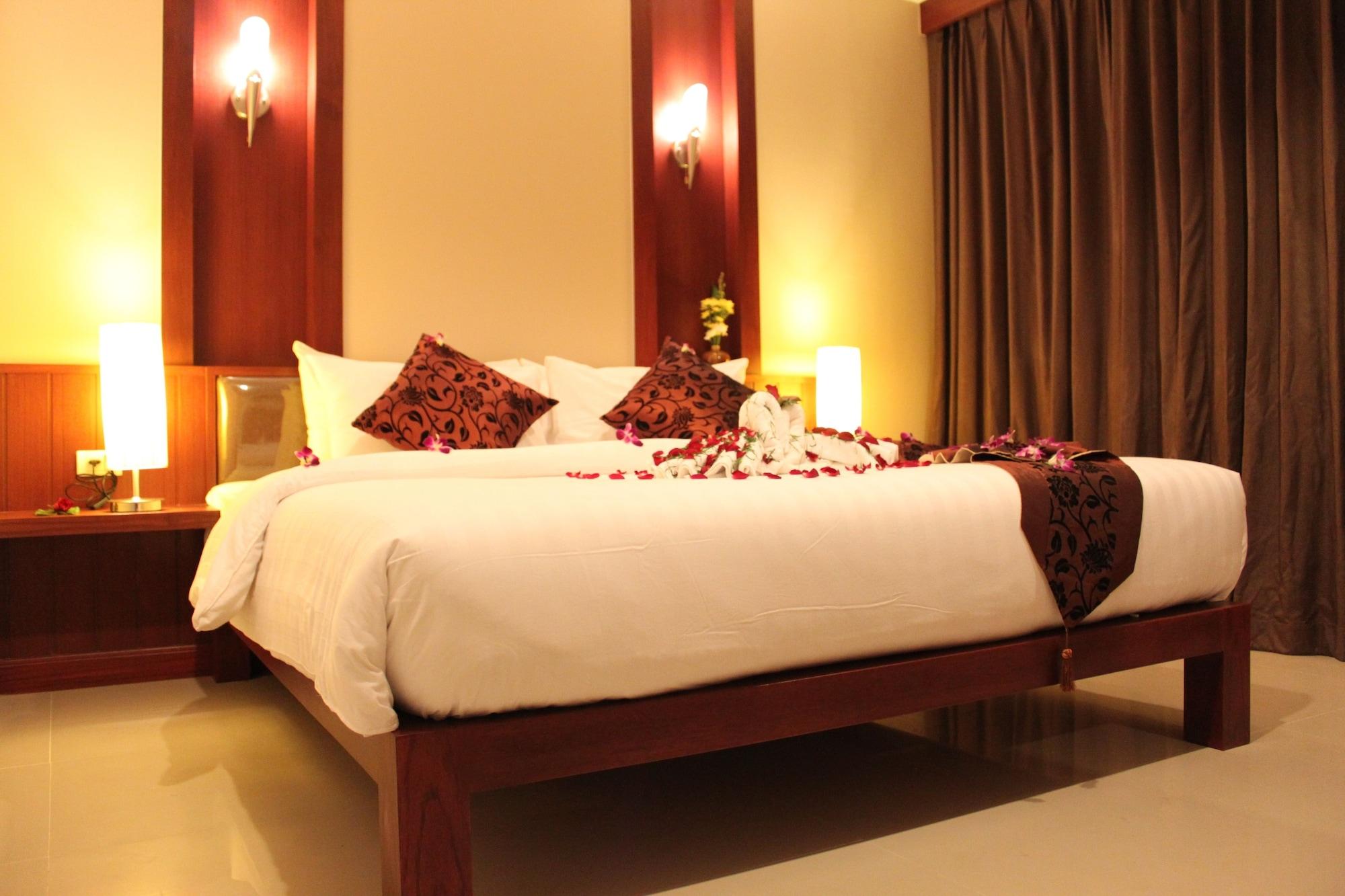 Patong Hemingway's 3*