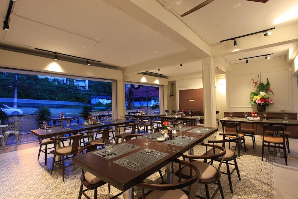 Adema Boutique Hotel 3*