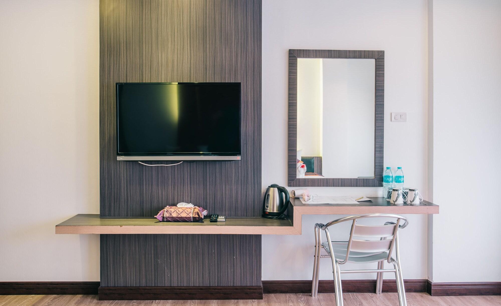 Hotel Patong By Icheck 3*