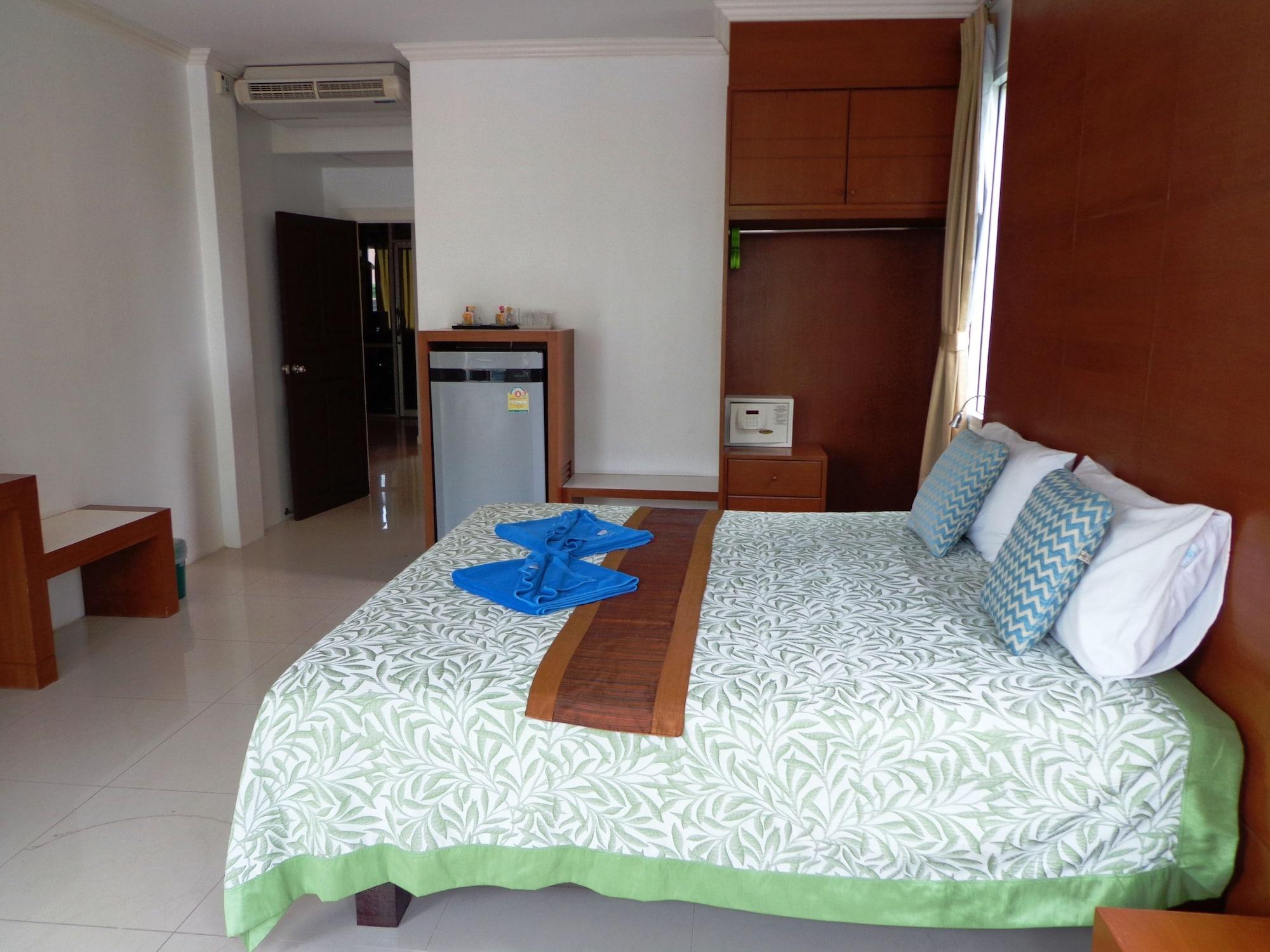 Sukcheewa Phuket Hotel 3*