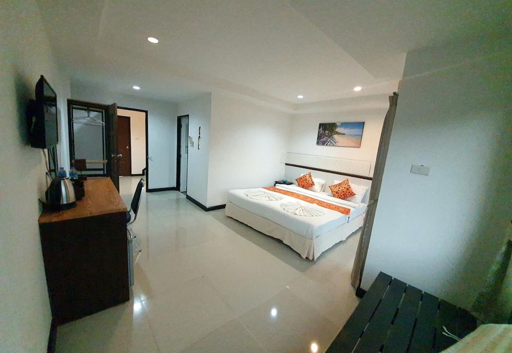 Athome @nanai 8 Patong