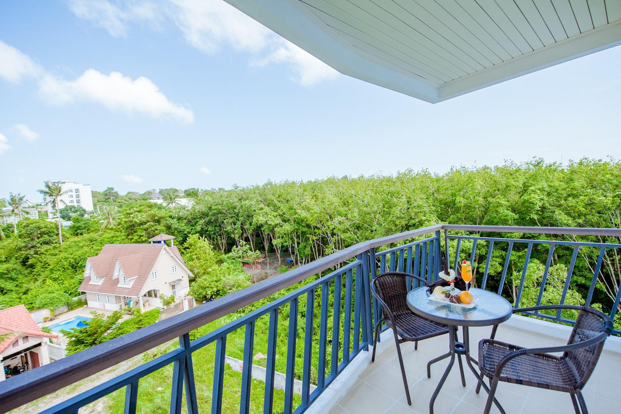 Grand Nai Harn Suites Hotel Rawai