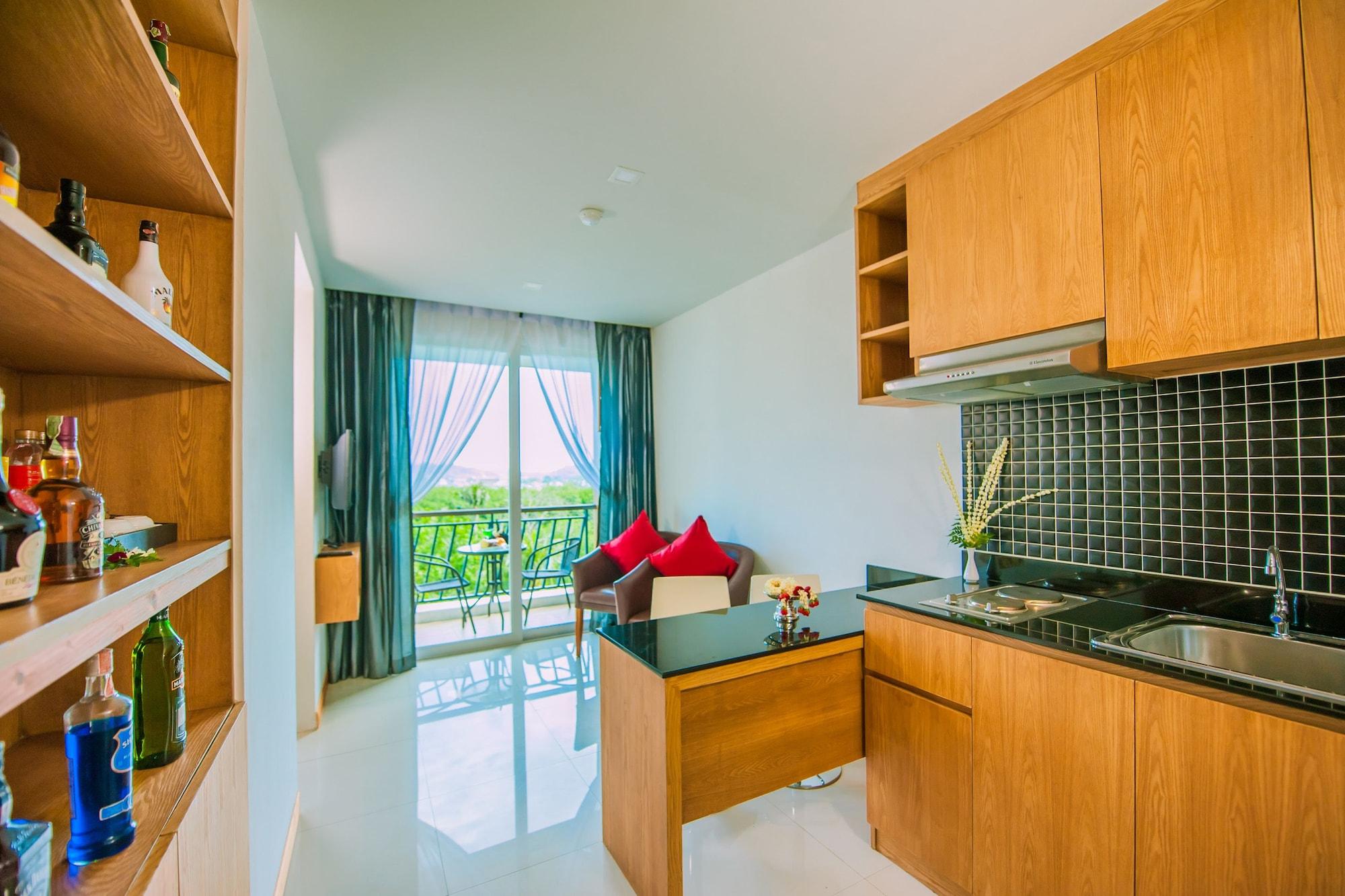 Hotel Grand Nai Harn Suites