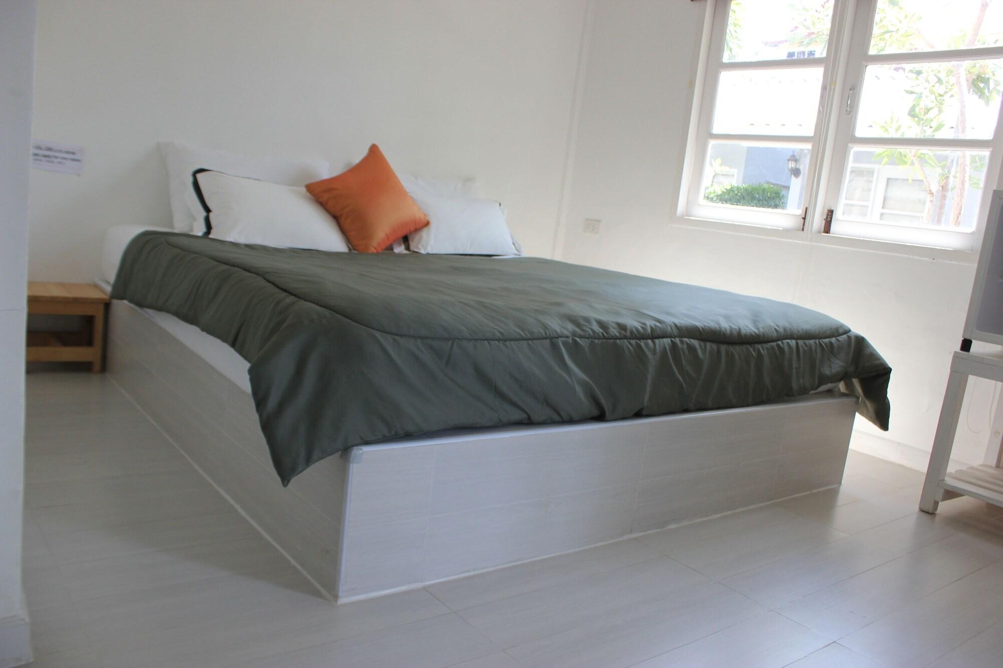 1715 House - White Rhino 3*