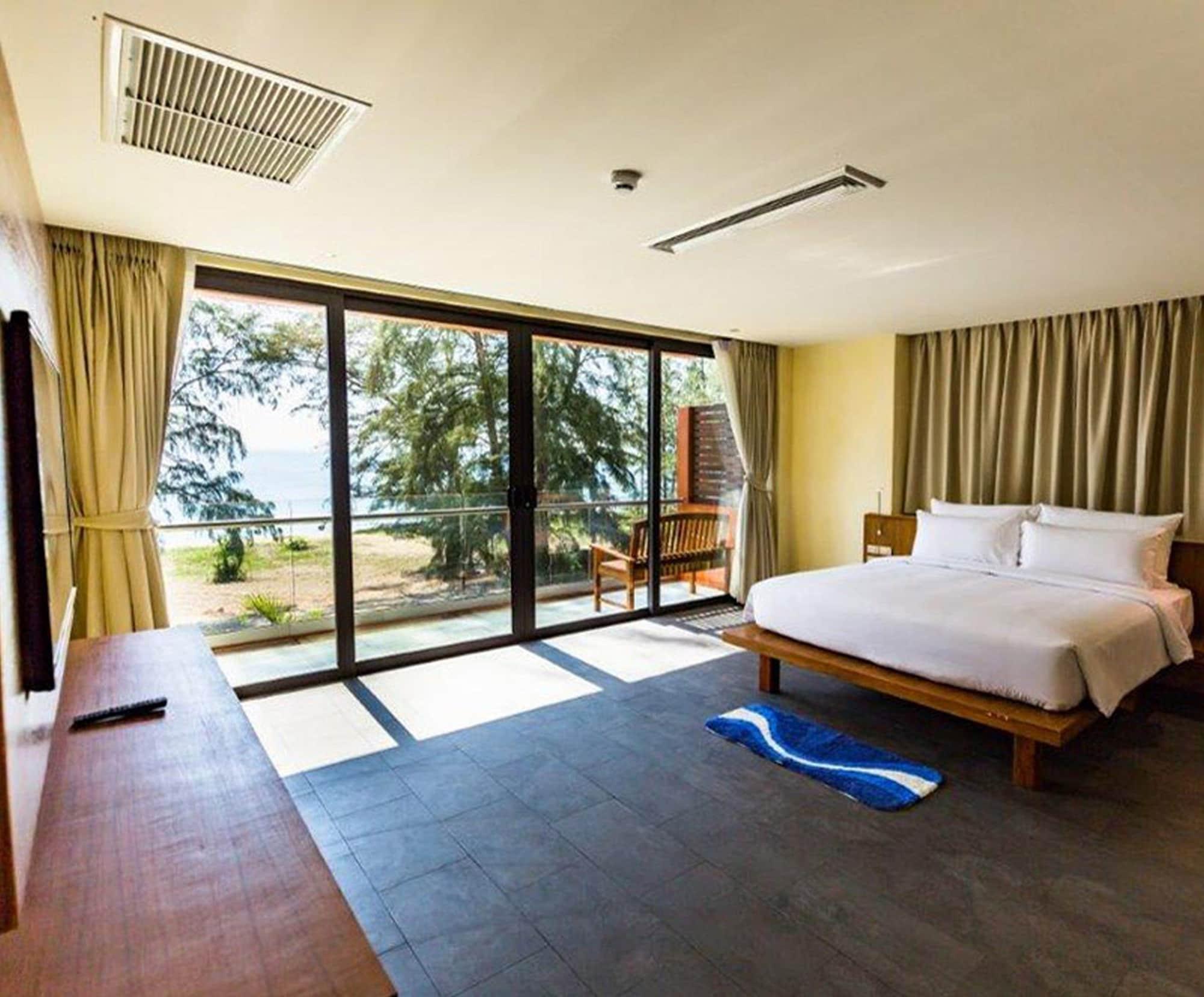 Coriacea Beachfront Boutique Phuket - Sha Hotel 4*