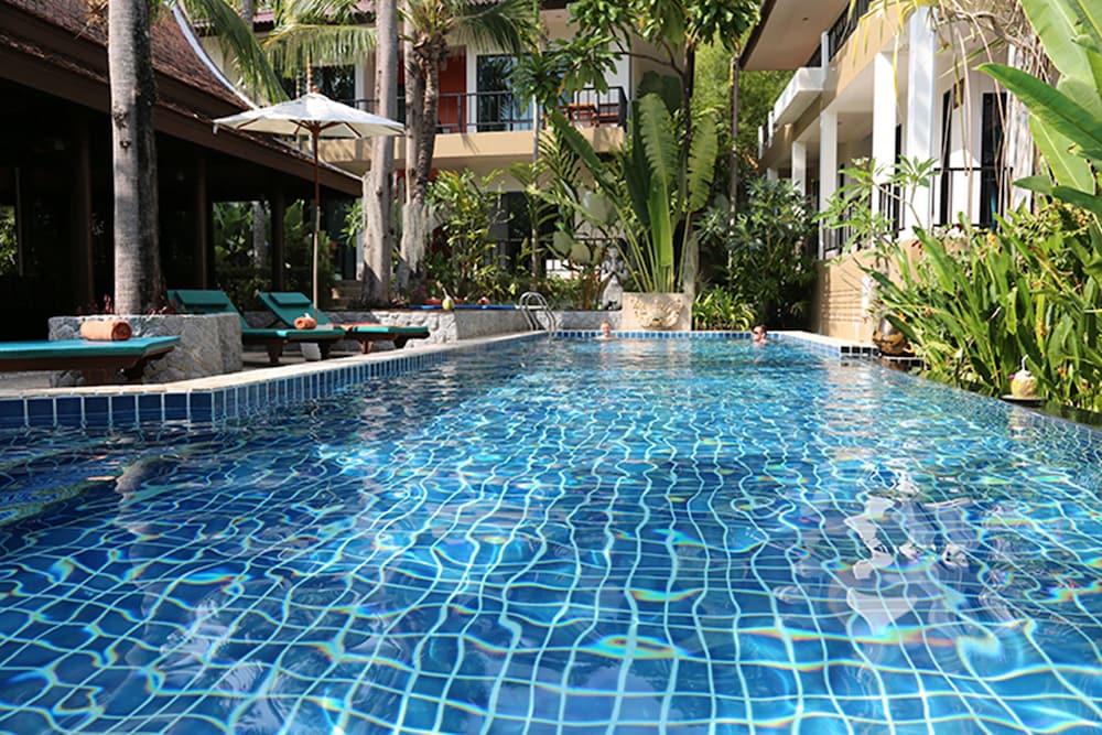 Cocoville Phuket - Sha Resort 3*