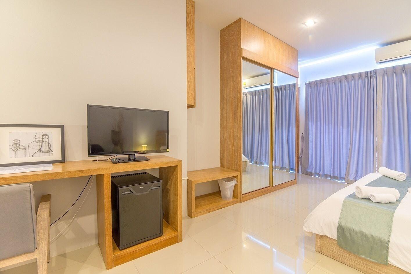 Lemonade Phuket -sha Hotel