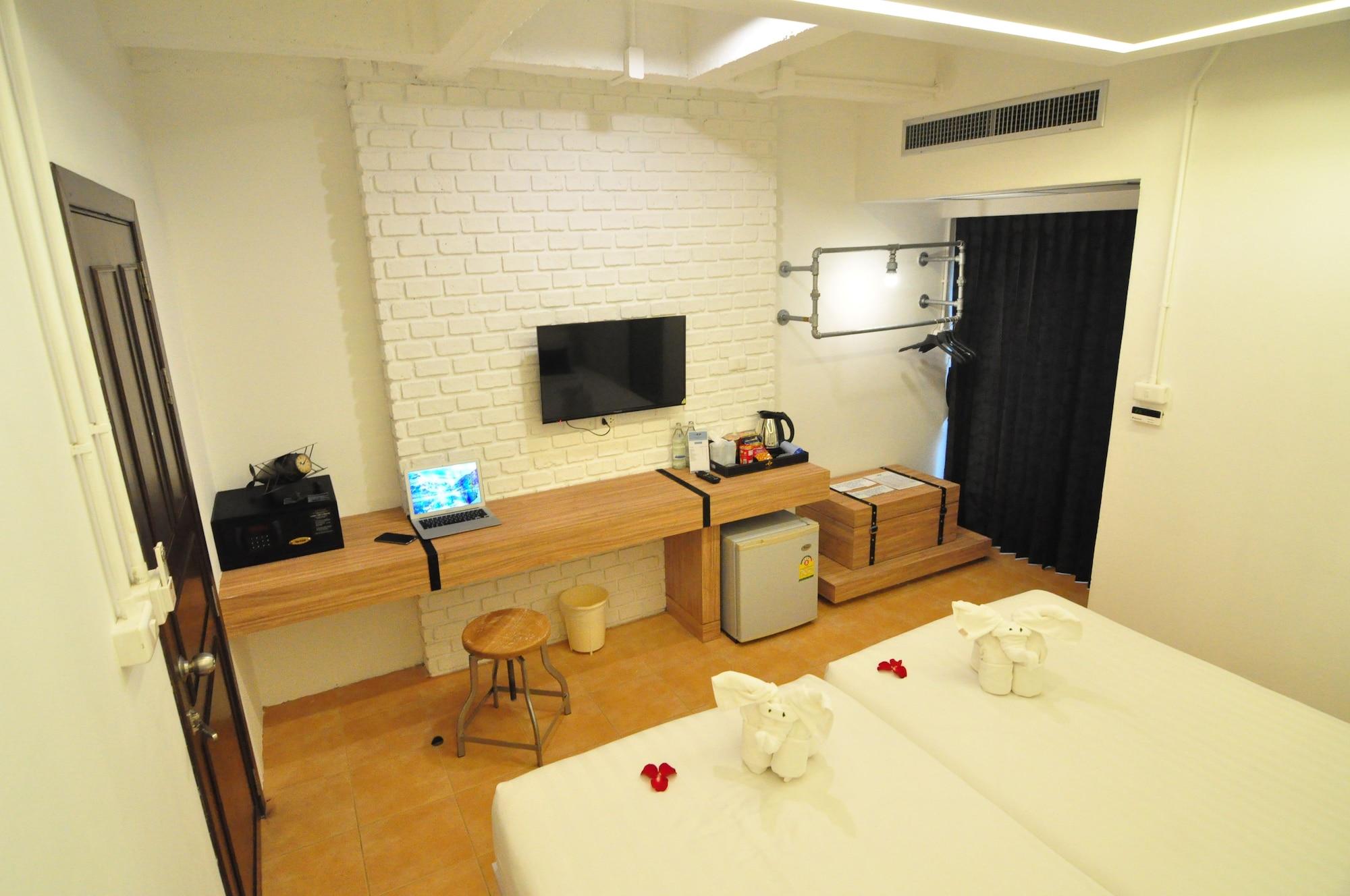 Hotel Forty Winks Phuket 3*