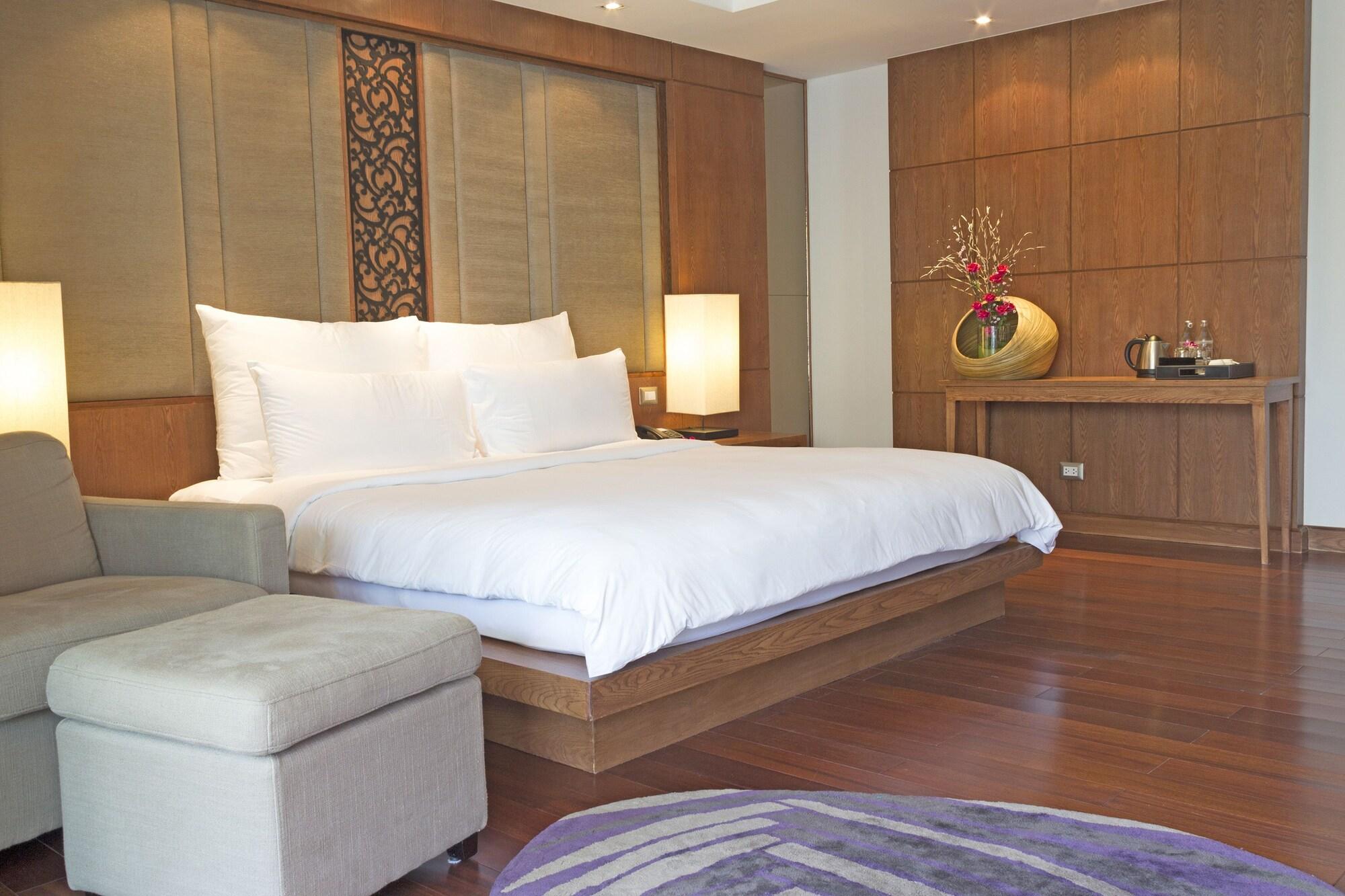 Resort The Nchantra Pool Phuket 5*