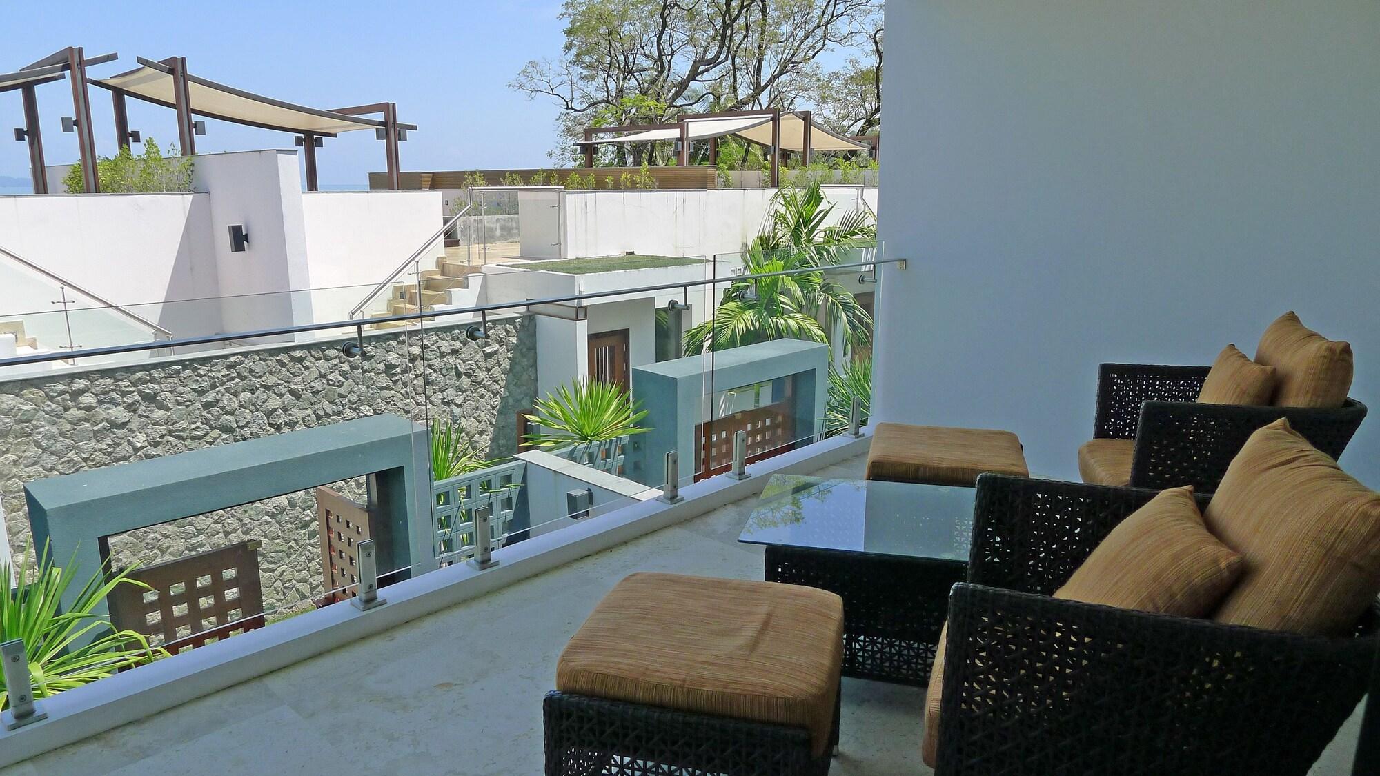 Resort The Nchantra Pool Phuket Koh Sirey