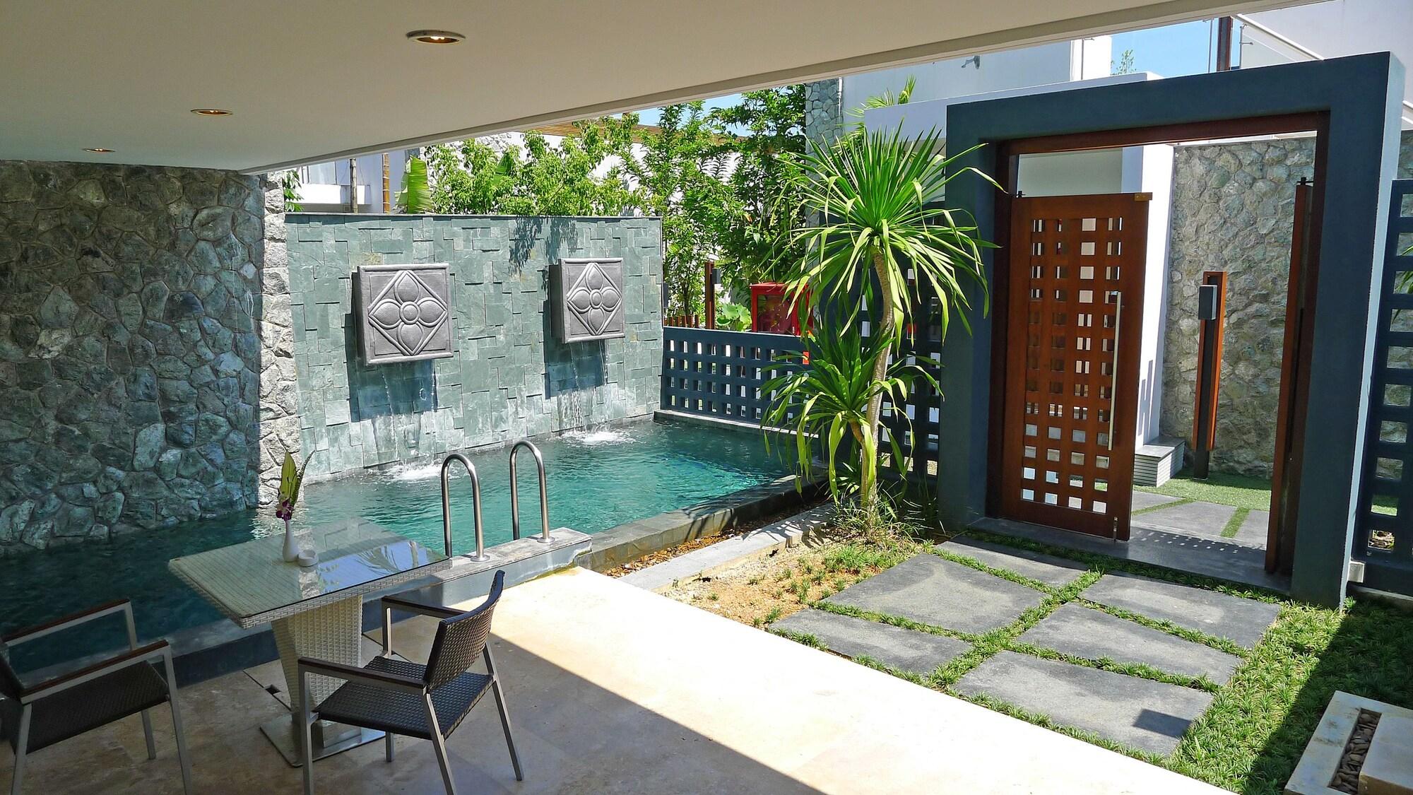 Resort The Nchantra Pool Phuket Koh Sirey