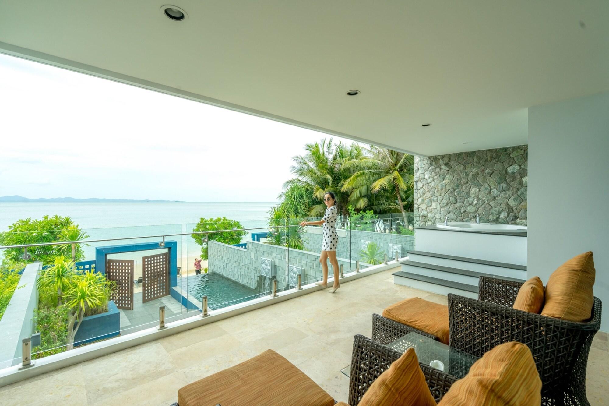 Resort The Nchantra Pool Phuket Koh Sirey