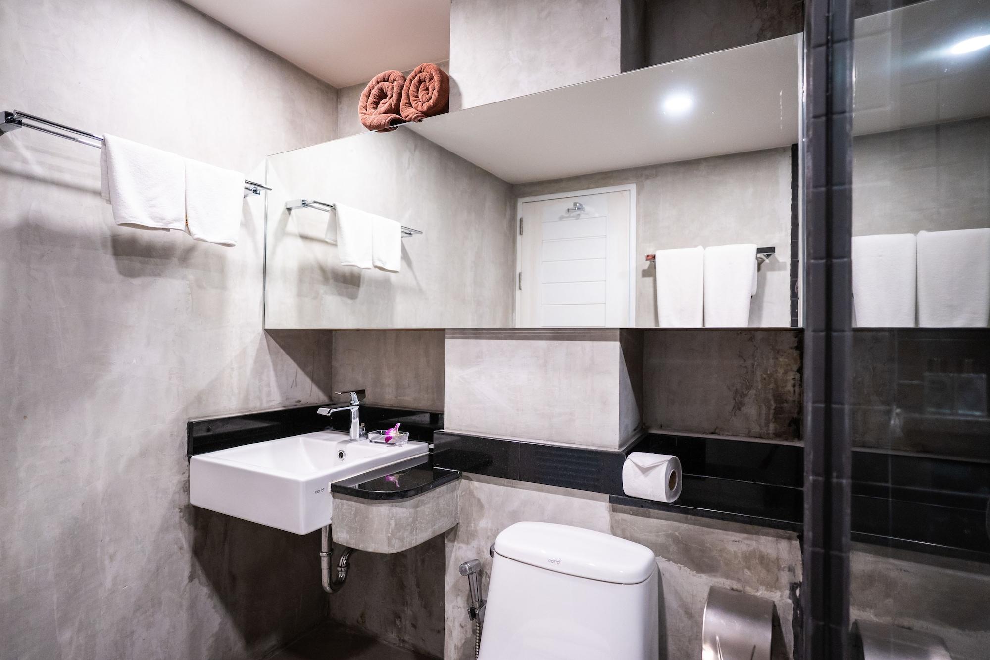 Hotel Dsure Phuket 4*