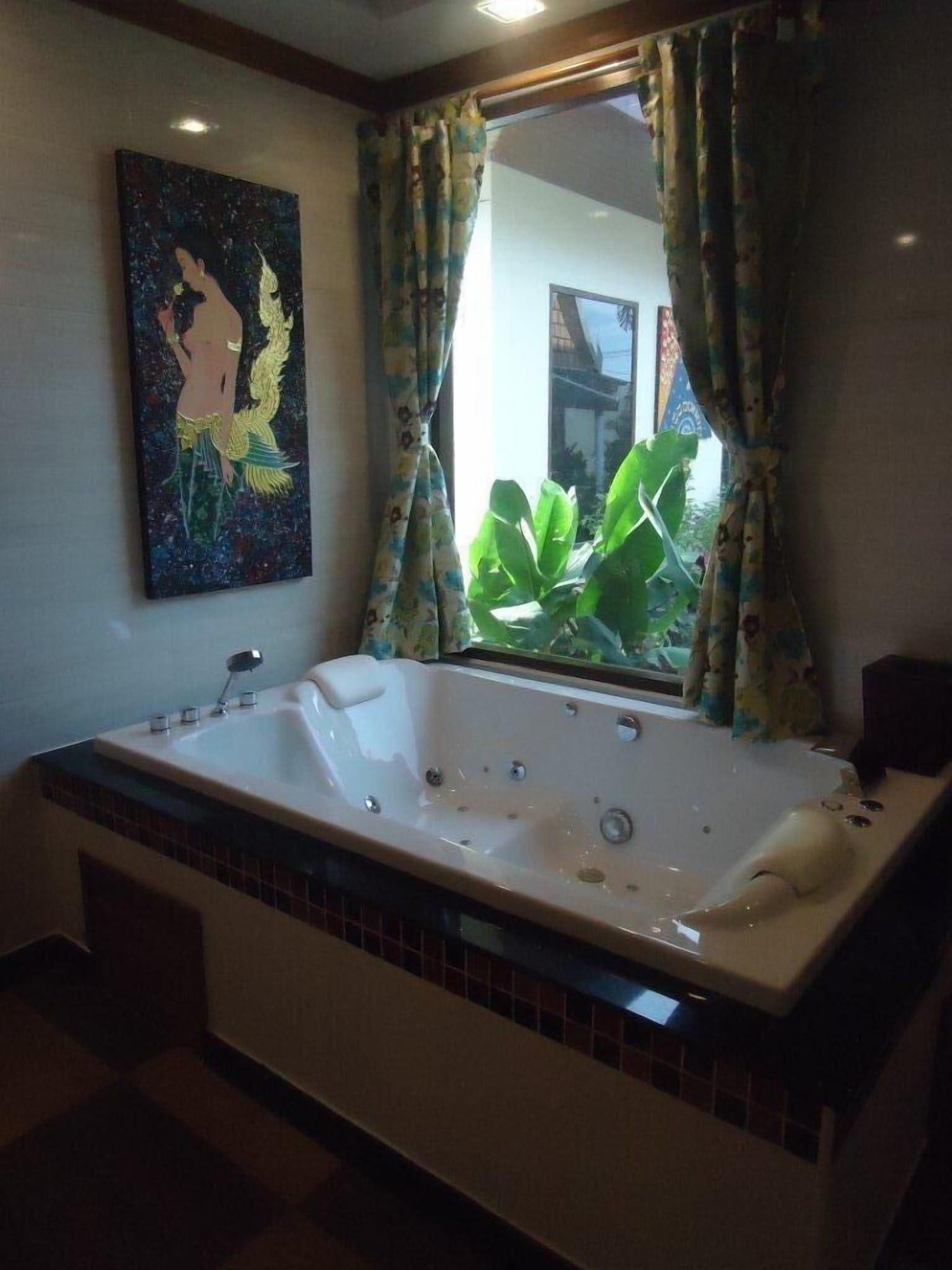 Acomodação com café da manhã  Villa Angelica Bed And Breakfast In Phuket Phuket