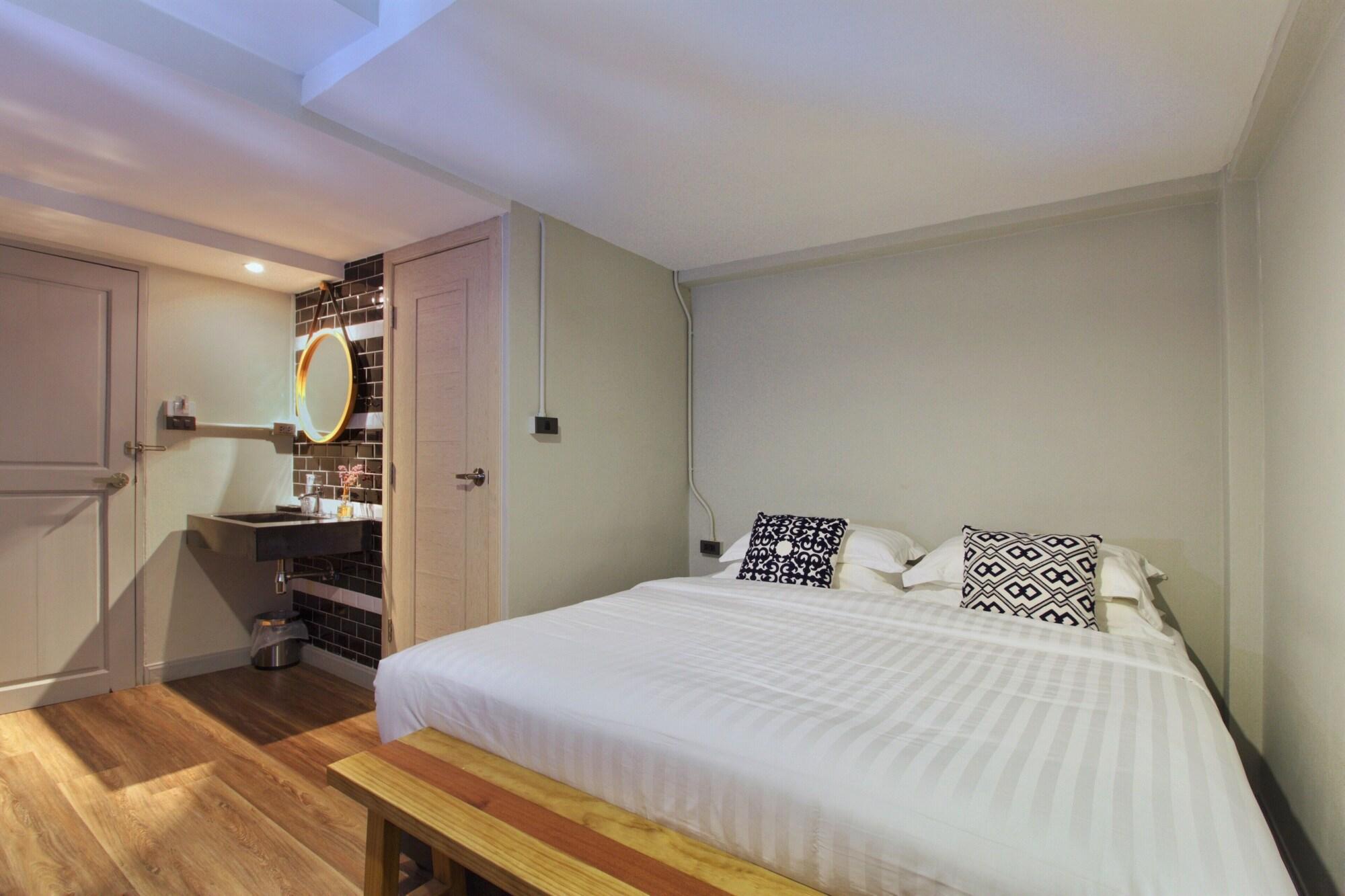 Oyo 300 Karnvela Hotel Phuket