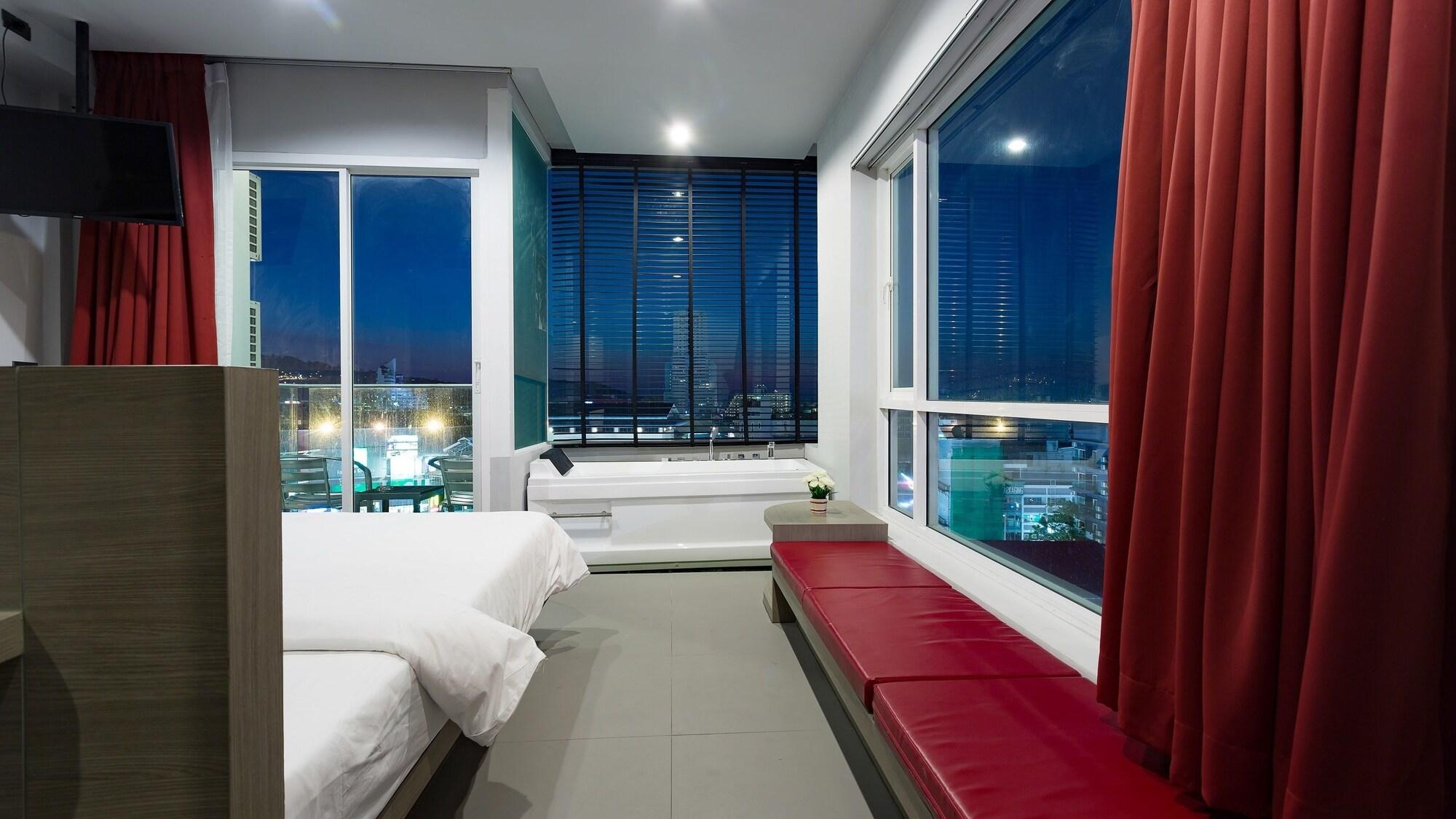 Neon Hotel 4*