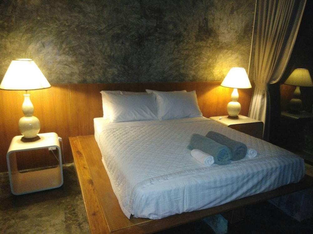 Phuket Phuchada Holiday home *