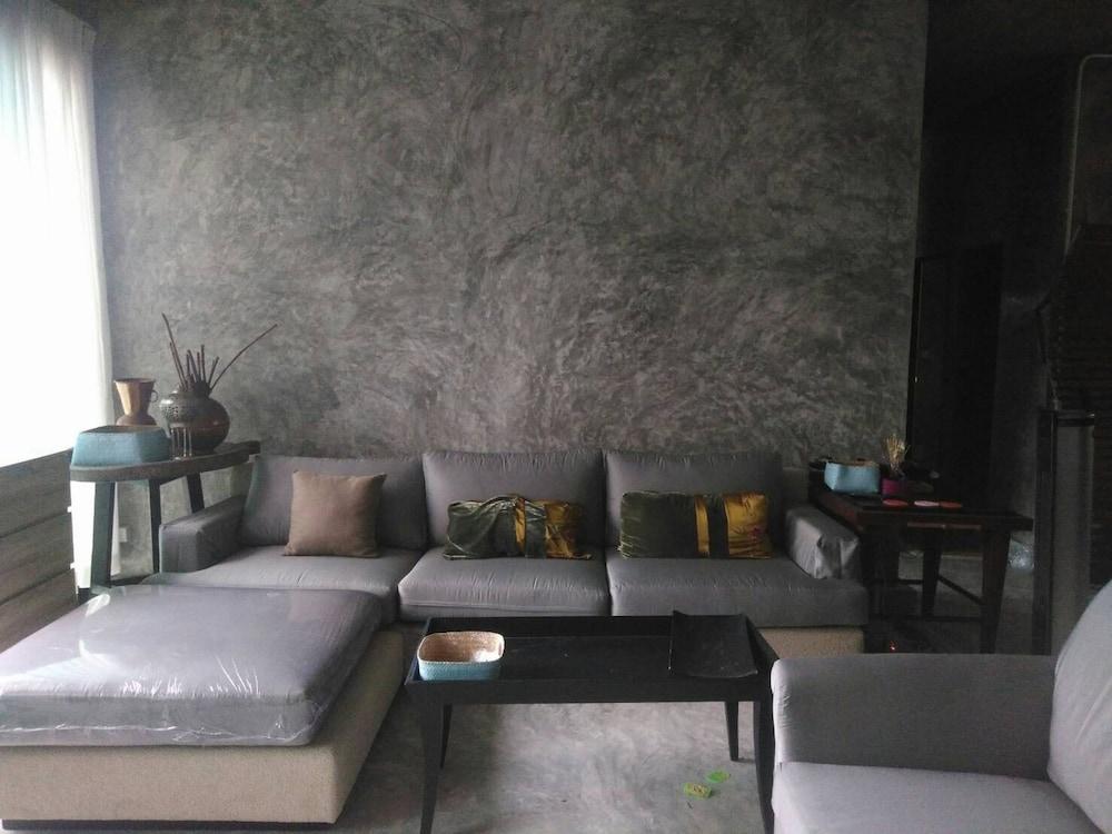 Phuket Phuchada Holiday home