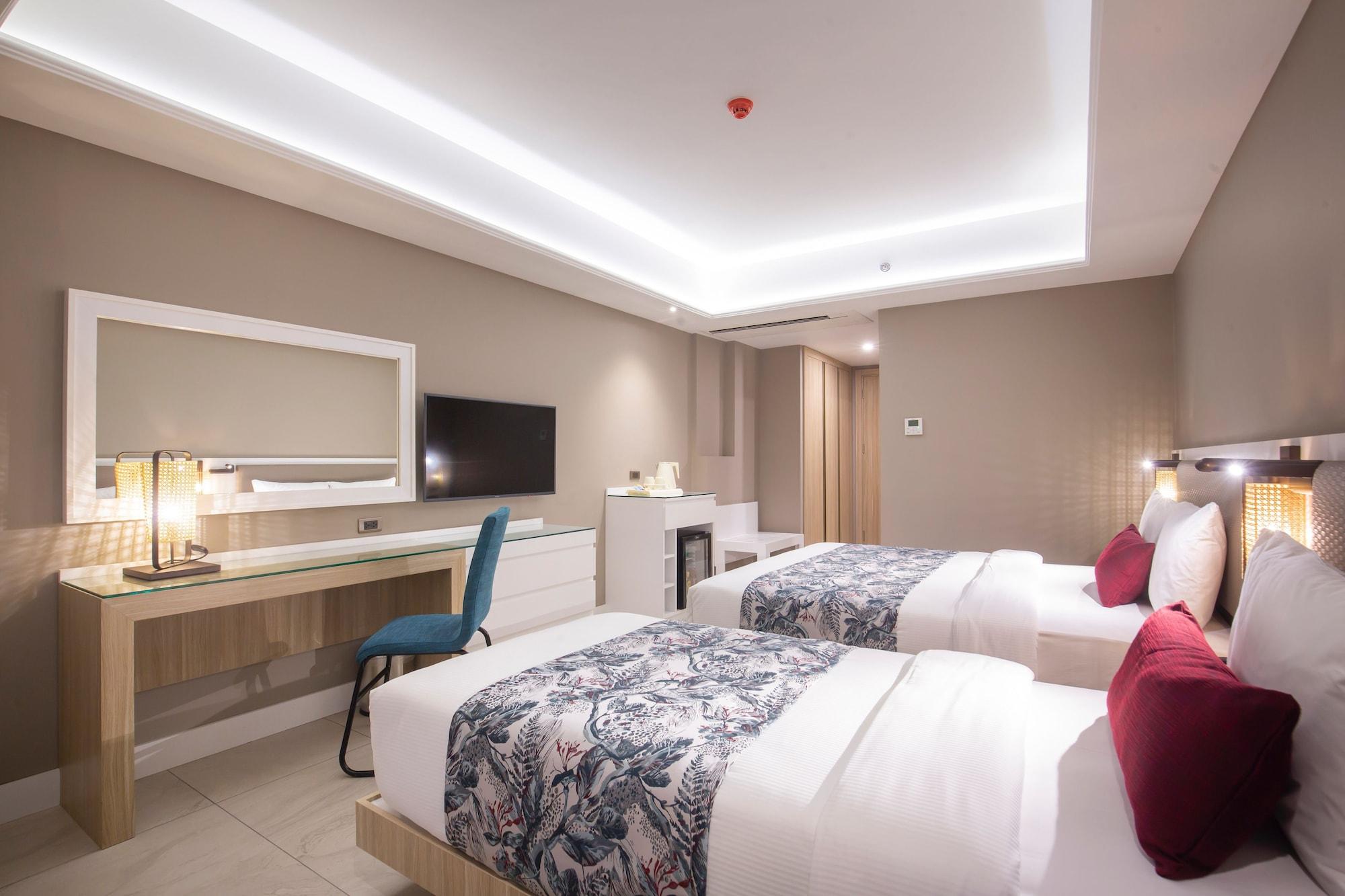 Hotel Woovo Phuket - Sha Extra 4*