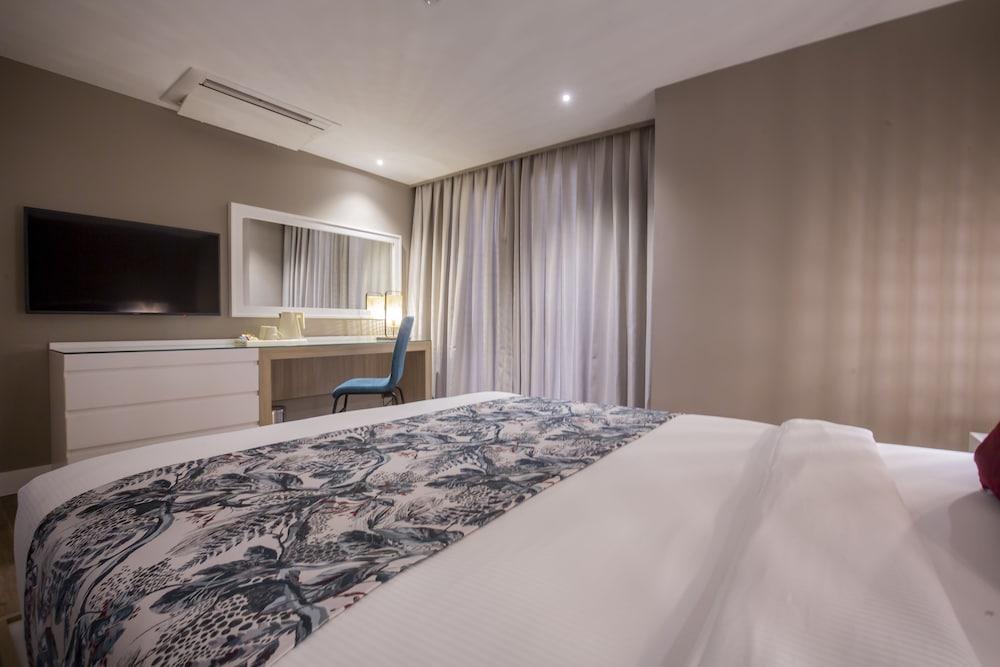 Hotel Woovo Phuket - Sha Extra